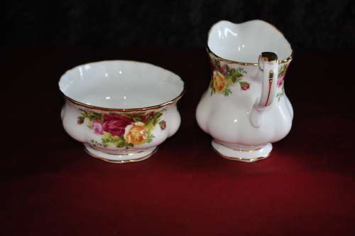 Royal Albert "Old Country Roses" Milk Jug & Sugar Bowl (Tea)