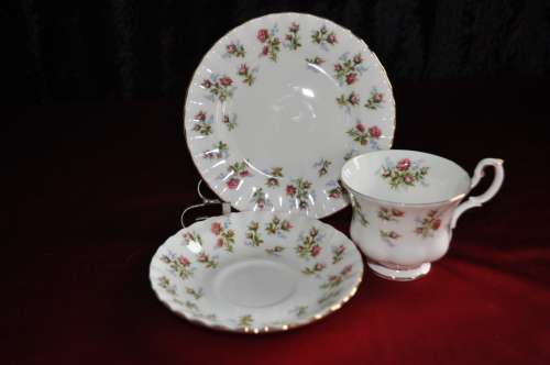 Royal Albert "Winsome" 40 Piece Tea Set  --  Collections or Courier Please!!