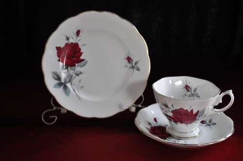 Royal Albert "Sweet Romance" Trio