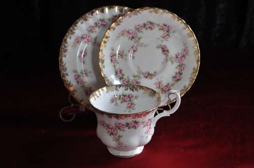 Royal Albert "Dimity Rose" 40 Piece Tea Set --  Collections or Courier Please!!