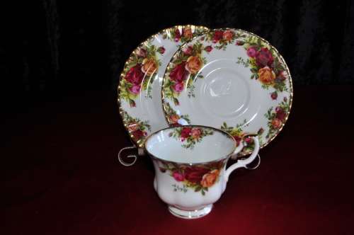 Royal Albert "Old Country Roses" 40 Piece Tea Set  --  Collections or Courier Please!!