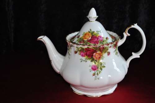 Royal Albert "Old Country Roses" 40 Piece Tea Set  --  Collections or Courier Please!!