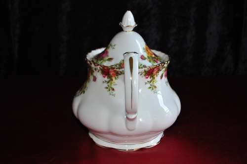 Royal Albert "Old Country Roses" 40 Piece Tea Set  --  Collections or Courier Please!!