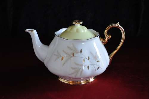 Royal Albert "Montrose" Large Tea Pot, Milk & Sugar.  Collections or courier please!!