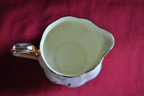 Royal Albert "Montrose" Large Tea Pot, Milk & Sugar.  Collections or courier please!!