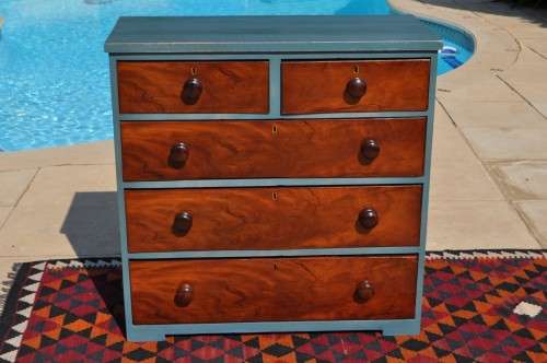 Veneer Chest Of Drawers.   ---   Collections Only!!
