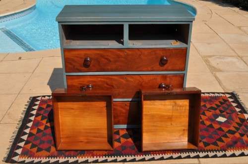 Veneer Chest Of Drawers.   ---   Collections Only!!