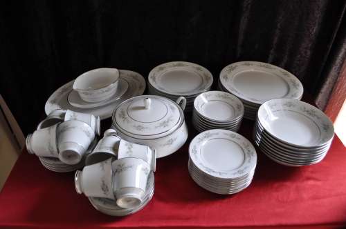 Noritake "Melissa" 59 Piece Part Dinner Set.  --  Collections or Courier Please!