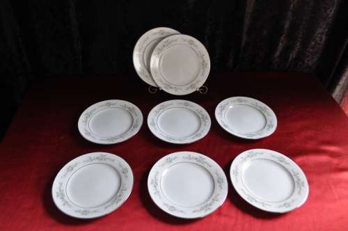 Noritake "Melissa" 59 Piece Part Dinner Set.  --  Collections or Courier Please!