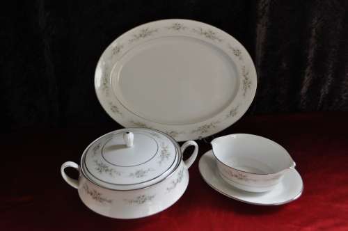 Noritake "Melissa" 59 Piece Part Dinner Set.  --  Collections or Courier Please!