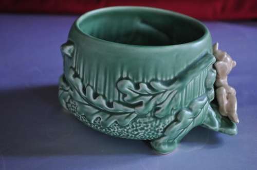 Sylvac -- 2295  --  Acorn & Pixie Plant Holder.