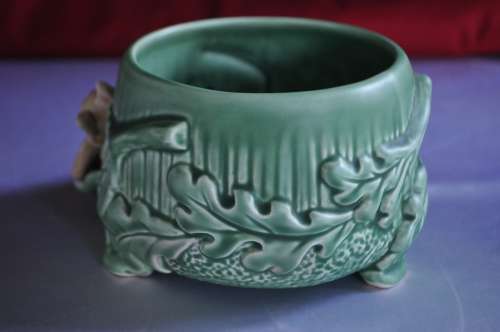 Sylvac -- 2295  --  Acorn & Pixie Plant Holder.