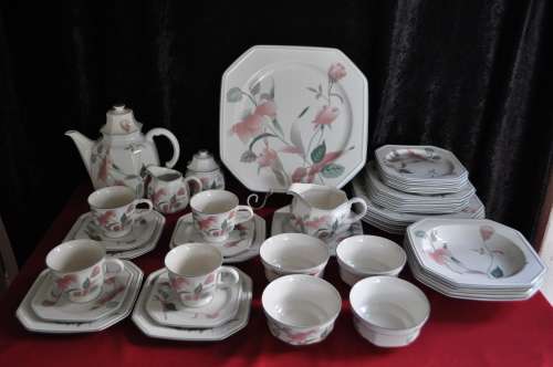 Mikasa Octagon "Silk Flowers"  38 Piece Dinner & Tea Service.  Collections or Courier Please!