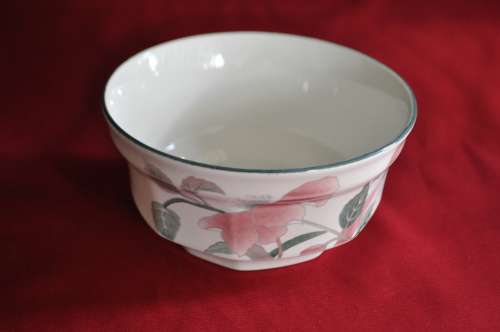 Mikasa Octagon "Silk Flowers"  38 Piece Dinner & Tea Service.  Collections or Courier Please!