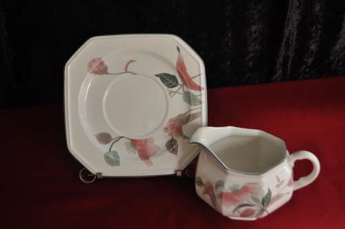 Mikasa Octagon "Silk Flowers"  38 Piece Dinner & Tea Service.  Collections or Courier Please!