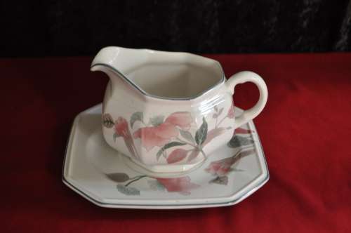 Mikasa Octagon "Silk Flowers"  38 Piece Dinner & Tea Service.  Collections or Courier Please!