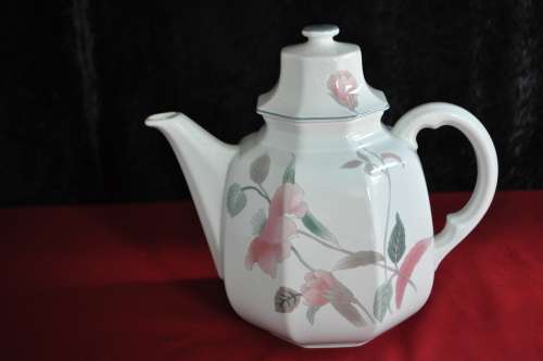Mikasa Octagon "Silk Flowers"  38 Piece Dinner & Tea Service.  Collections or Courier Please!