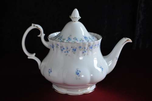 Royal Albert "Memory Lane" 40 Piece Tea Set.  ---   Collections or Courier Please!!