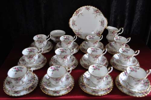 Royal Albert "Cottage Garden" 39 Piece Tea Set  -- See Description  -  Collections or Courier