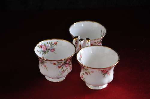 Royal Albert "Cottage Garden" 39 Piece Tea Set  -- See Description  -  Collections or Courier