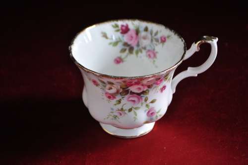 Royal Albert "Cottage Garden" 39 Piece Tea Set  -- See Description  -  Collections or Courier