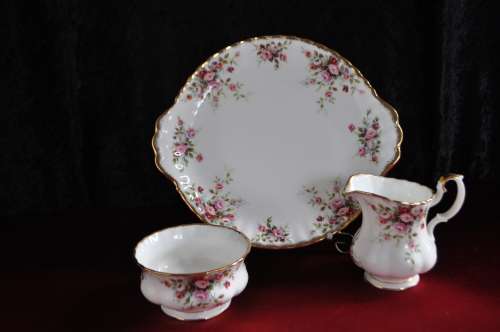 Royal Albert "Cottage Garden" 39 Piece Tea Set  -- See Description  -  Collections or Courier