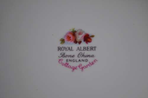 Royal Albert "Cottage Garden" 39 Piece Tea Set  -- See Description  -  Collections or Courier