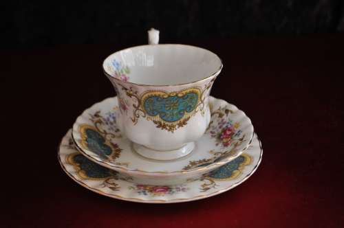 Royal Albert "Berkeley" Trio