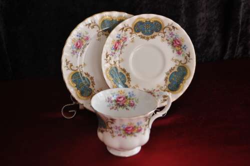 Royal Albert "Berkeley" Trio