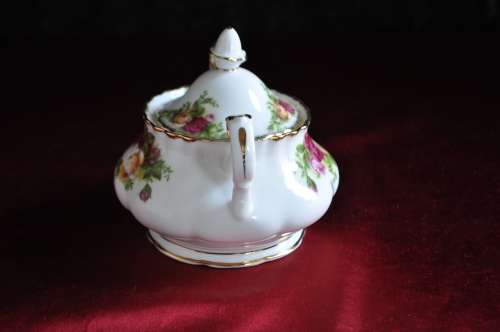 Royal Albert "Old Country Roses" Lidded Sugar Bowl