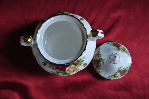 Royal Albert "Old Country Roses" Lidded Sugar Bowl