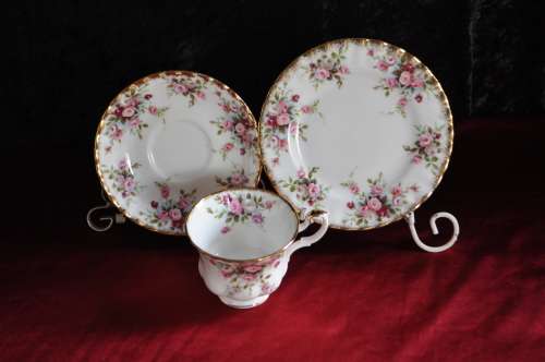 Royal Albert "Cottage Garden" 40 Piece Tea Set, Cake Lifter And Sugar Spoon.