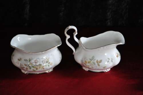 Royal Albert "Haworth" 21 Piece Tea Set.    ----   Collection or Courier Please!!
