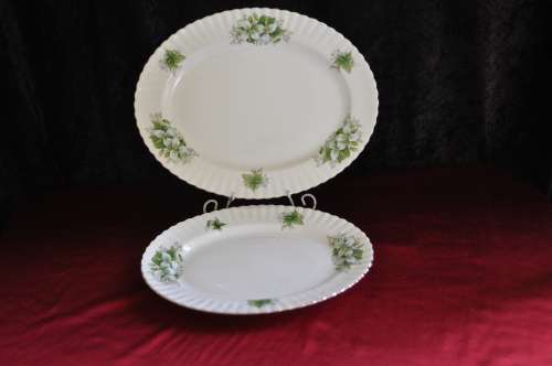 Royal Albert "Trillium" 56 Piece Dinner Set.   Collection or Courier Please.