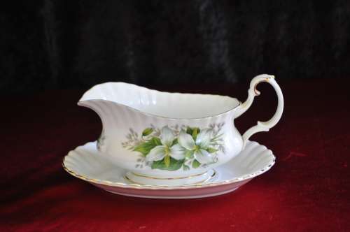 Royal Albert "Trillium" 56 Piece Dinner Set.   Collection or Courier Please.