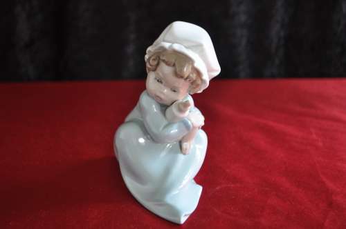 Lladro Retired Figurine Baby With Feeding Bottle