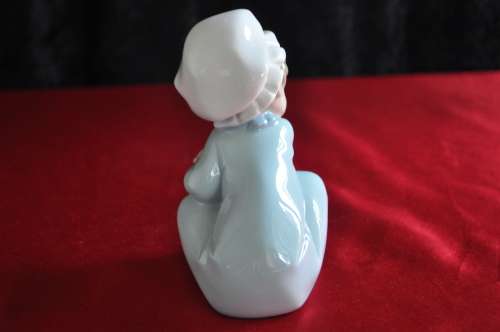 Lladro Retired Figurine Baby With Feeding Bottle