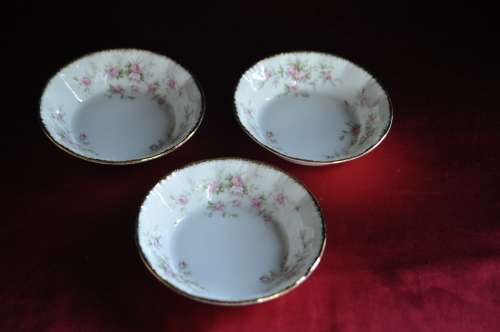 Royal Albert "Victoriana Rose" 3 x Dessert Bowls.