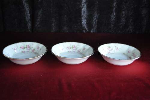 Royal Albert "Victoriana Rose" 3 x Dessert Bowls.