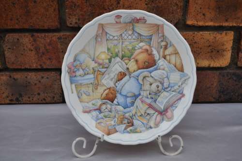 Royal Albert Teddy Bear Tales "An Evening At Home" Display Plate.