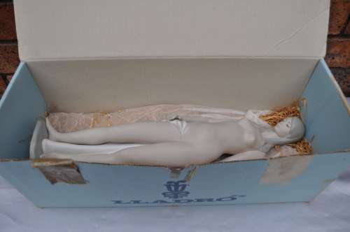 Lladro Nude Matt Finish 4511 Statue