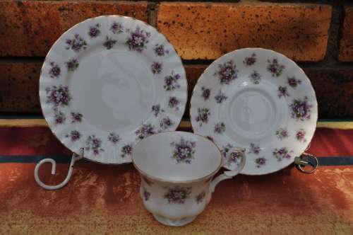 Royal Albert "Sweet Violet" 40 Piece Tea Set.   Collection or Courier Please!!
