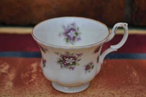 Royal Albert "Sweet Violet" 40 Piece Tea Set.   Collection or Courier Please!!