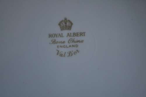Royal Albert "Val D'or" 39 Piece Tea Set.    -----  Collection or Courier Please!