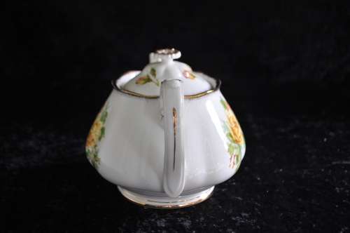 Royal Albert "Tea Rose" Tea Pot 8 Cups.