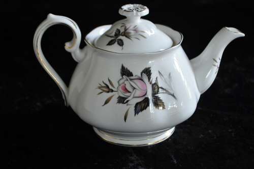 Royal Albert "Queens Messenger" Tea Pot For Two.