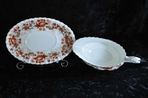 Royal Albert Gravy Boat & Saucer `Keepsake`
