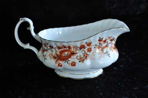 Royal Albert Gravy Boat & Saucer `Keepsake`