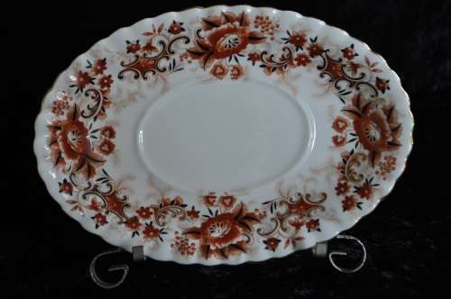 Royal Albert Gravy Boat & Saucer `Keepsake`