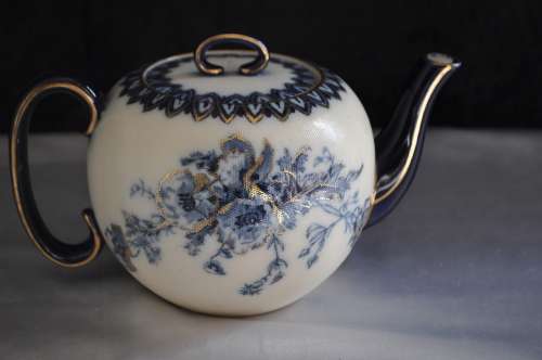 Doulton Burslem Tea Pot.  U S Pattern 314002.  (1891-1902)